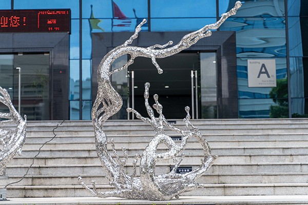 Hollow Stainless Steel Wave Sculpture with Text Elements for Outdoor Decoration